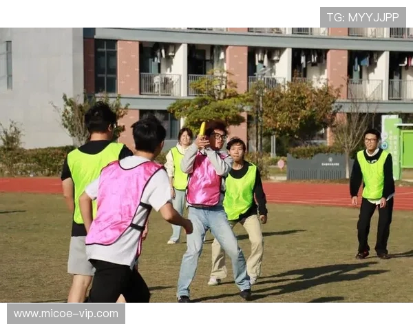 西安飞盘队在极限运动会中的默契配合与精彩表现分析