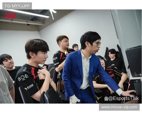 赛后复盘：JDG与BLG对决中的战术较量与团队协作分析