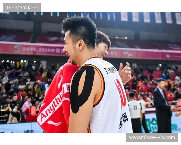 八一男篮与福建男篮激战正酣谁能在赛场上笑到最后